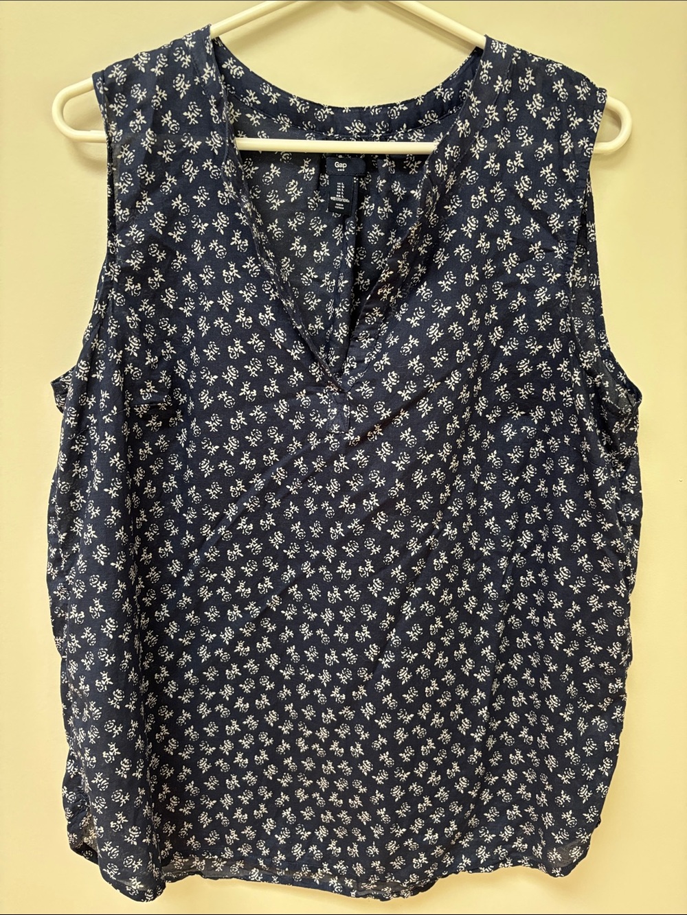 GAP | V-Neck Sleeveless Top